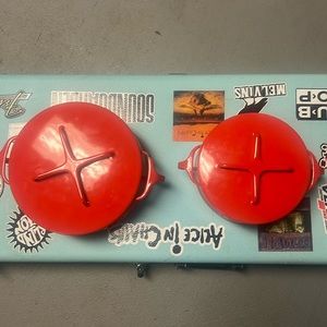 (2) Dansk red enamel pots